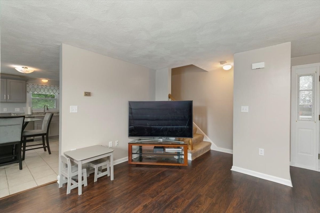 15 Crescent St. E