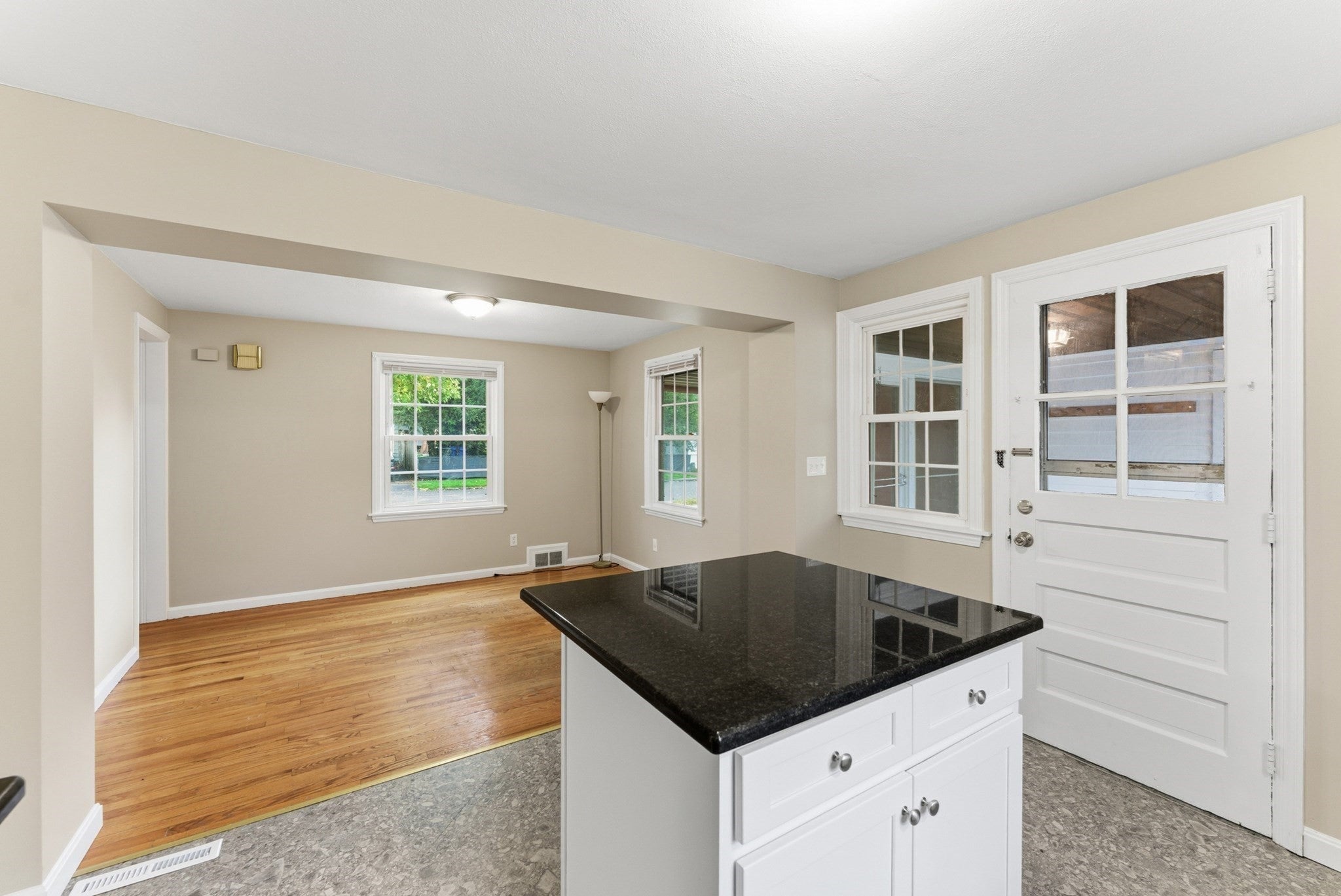 6 Bennington St, Springfield, MA Photo #6
