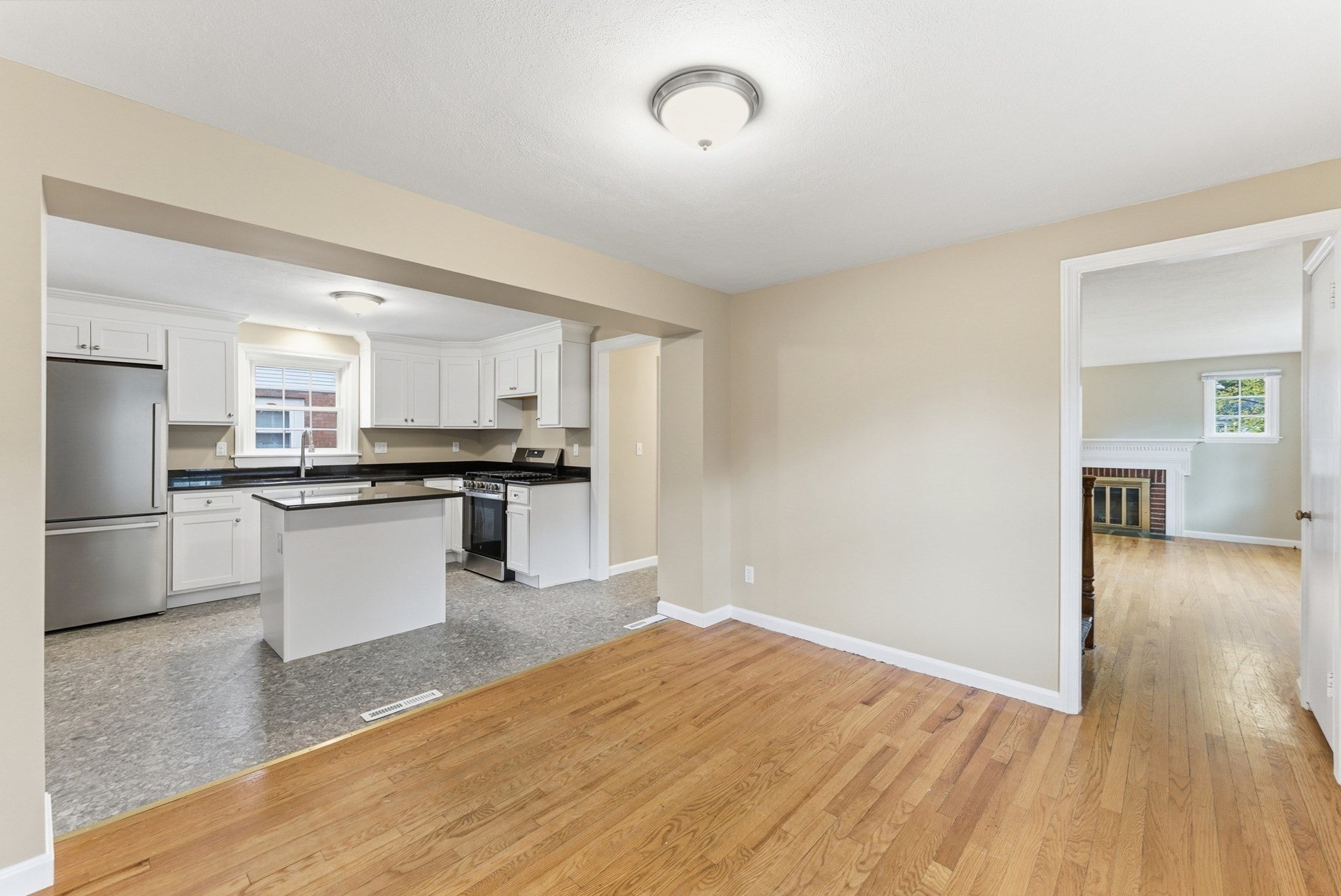 6 Bennington St, Springfield, MA Photo #12