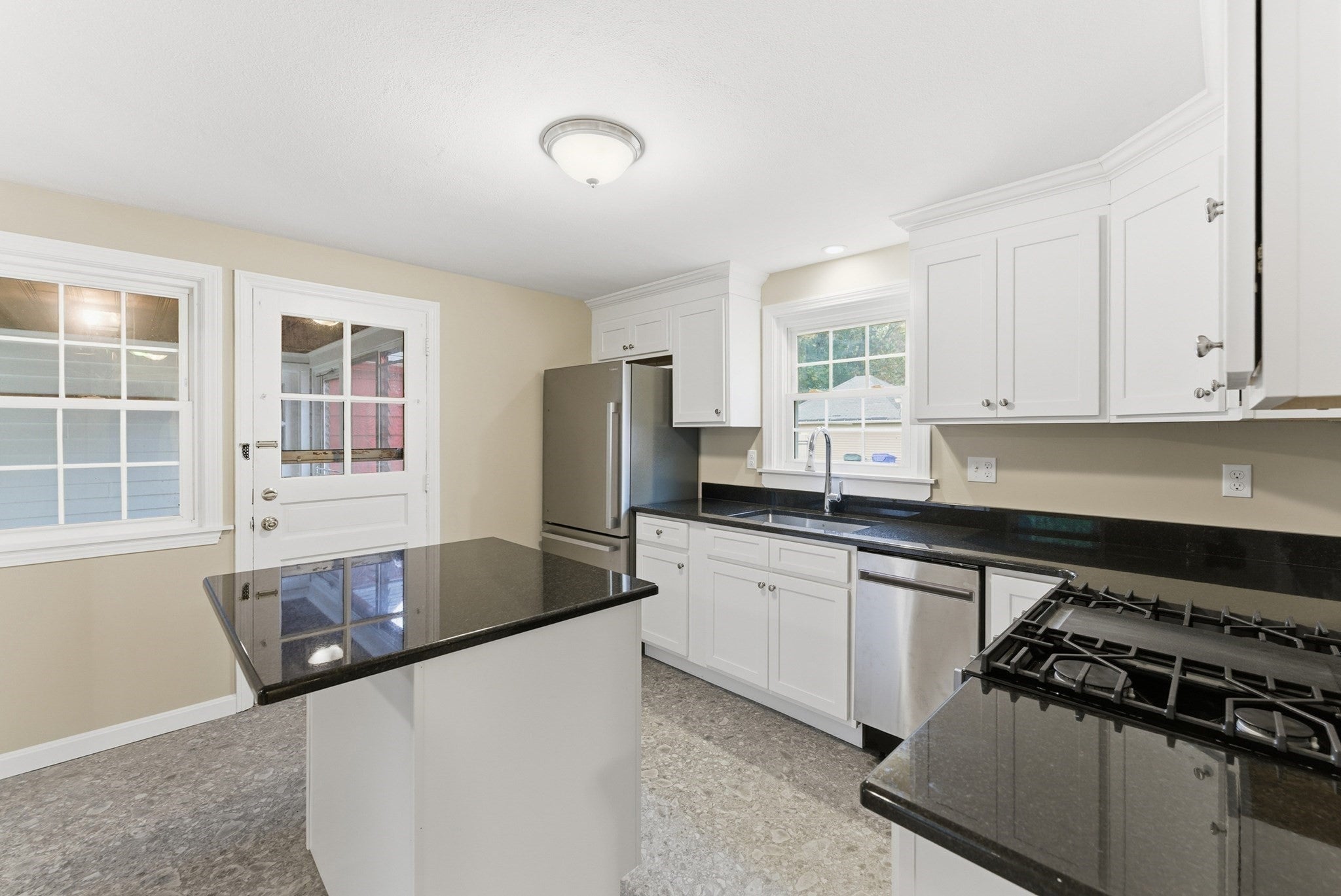 6 Bennington St, Springfield, MA Photo #5