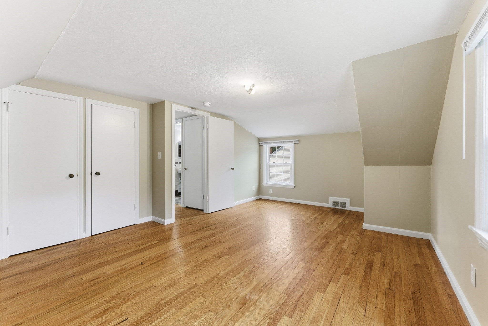 6 Bennington St, Springfield, MA Photo #32