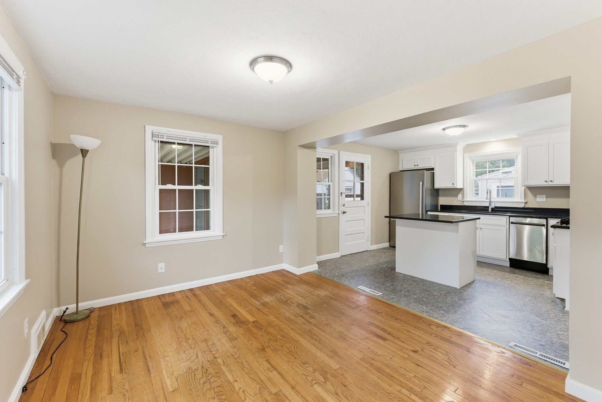 6 Bennington St, Springfield, MA Photo #11