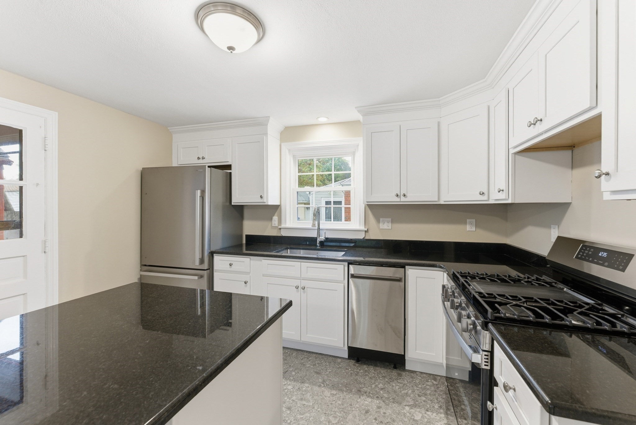 6 Bennington St, Springfield, MA Photo #8