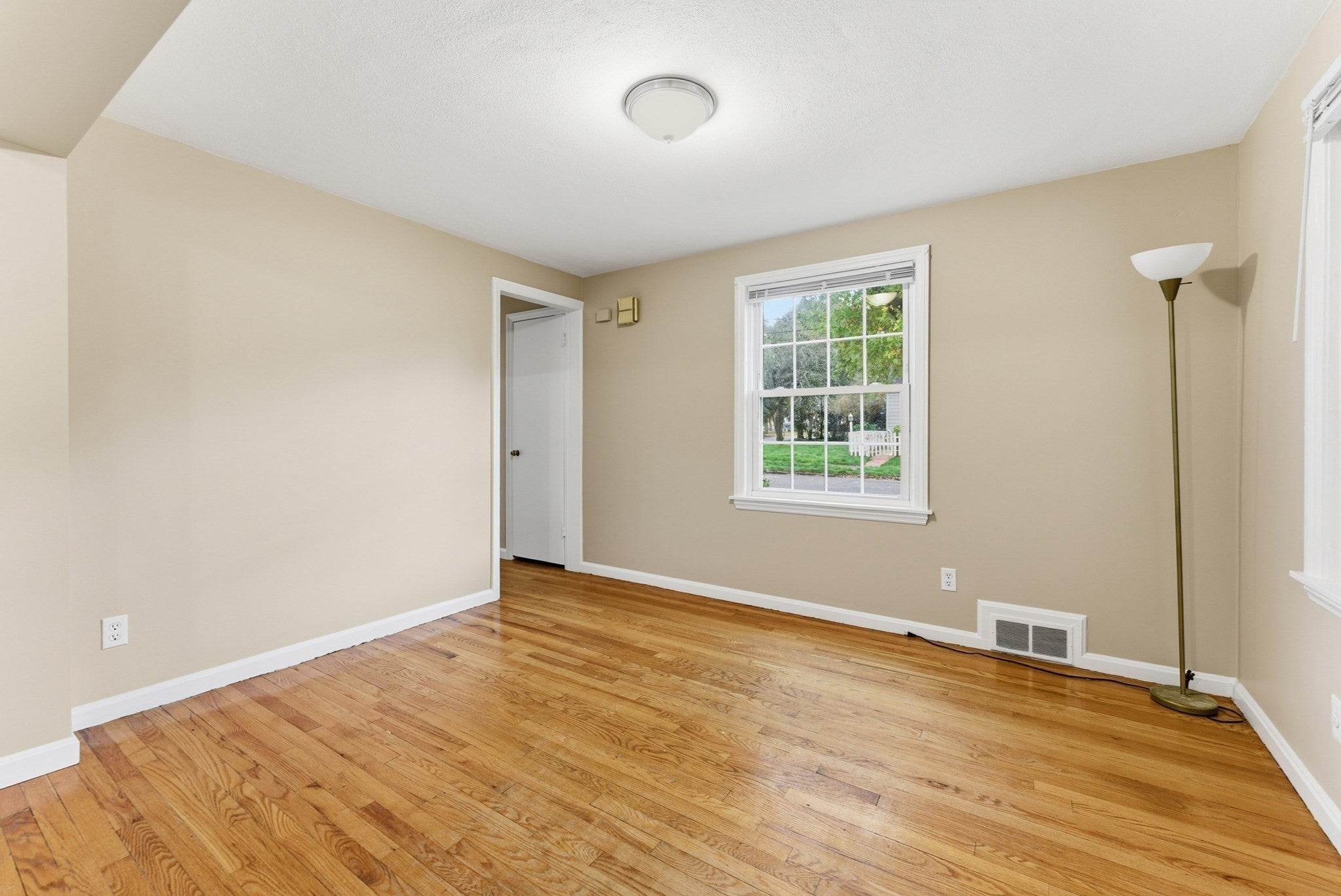6 Bennington St, Springfield, MA Photo #10