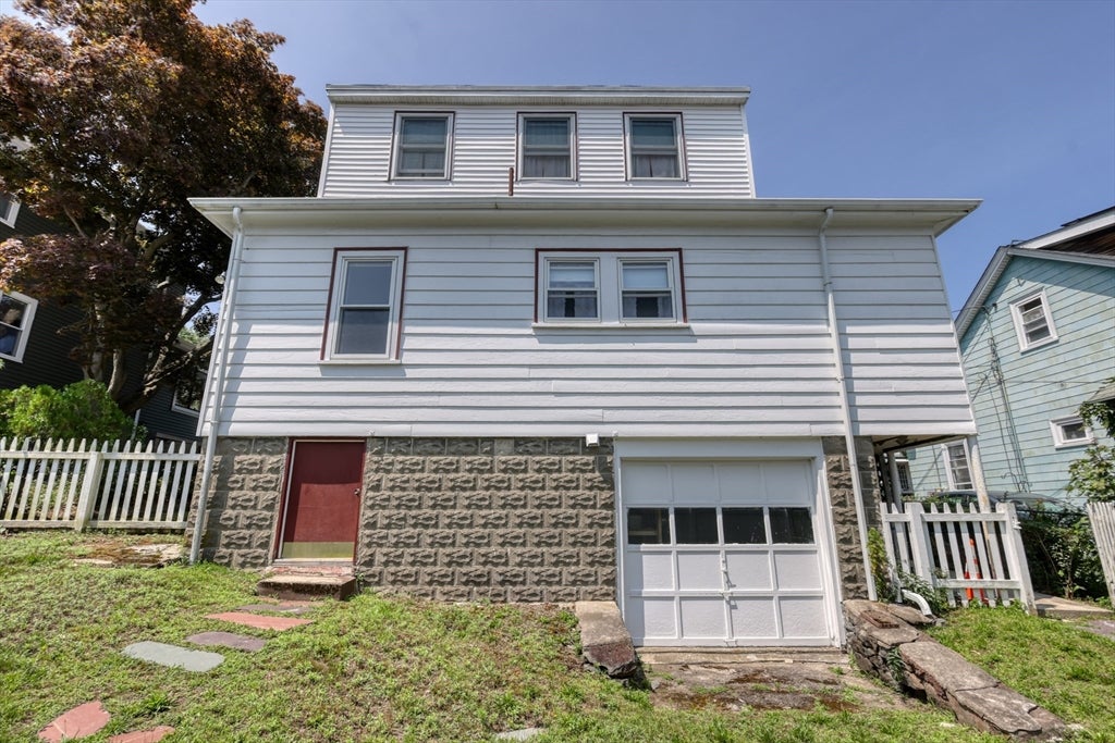 18 Grayson St