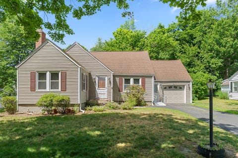 Photo of 27 Kinnicutt Rd, Worcester, MA 01602 (MLS # 73536604)