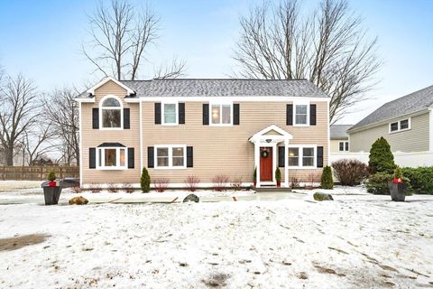 Photo of 3 Summer St #2, Topsfield, MA 01983 (MLS # 73464199)