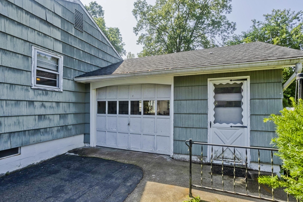 32 Cora St
