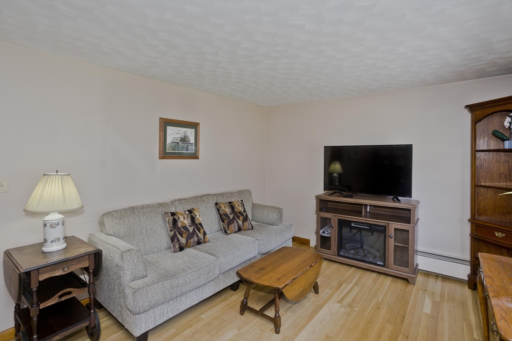 32 Cora St