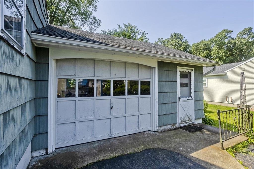 32 Cora St