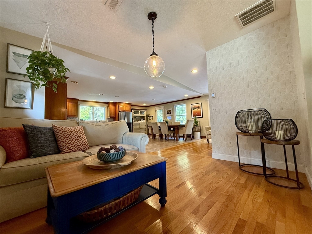 14 Abbott Ln.