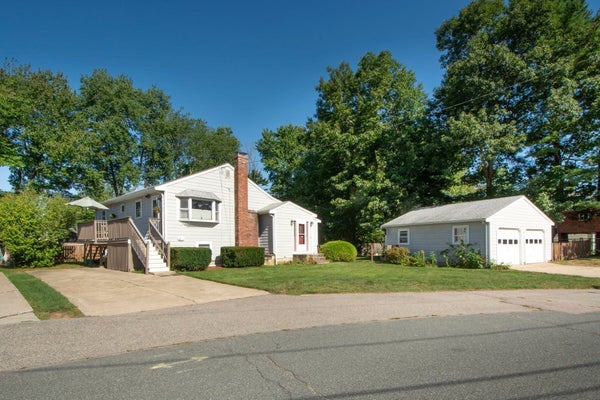 40 BORDER RD, HOLBROOK, MA 02343 - Image dd4fb34130b138fbb3602bc275fa2a97/2398442963