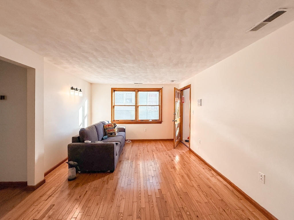 202 Bremen St 3