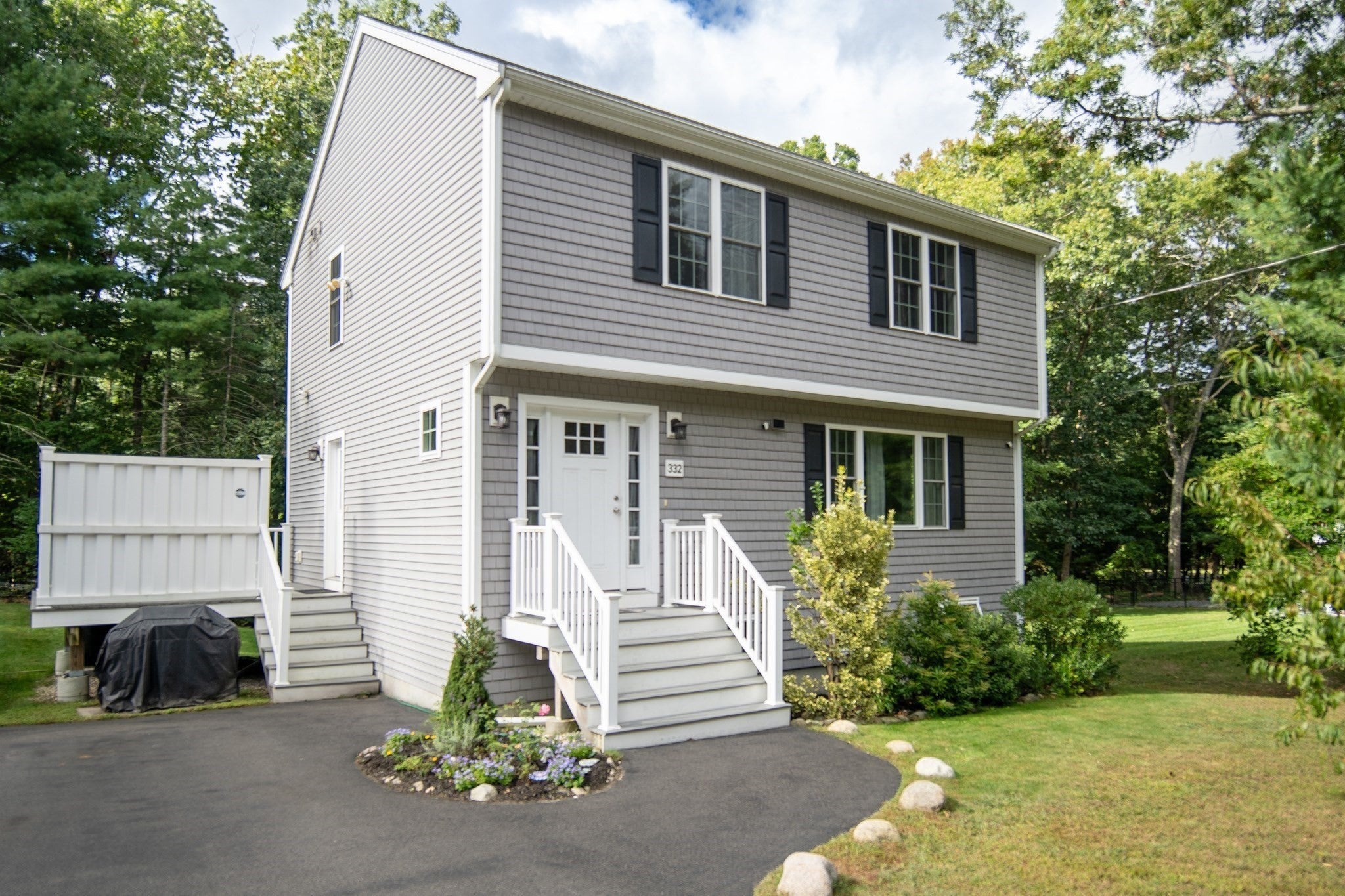 Photo of 332 Monponsett St, Hanson, MA