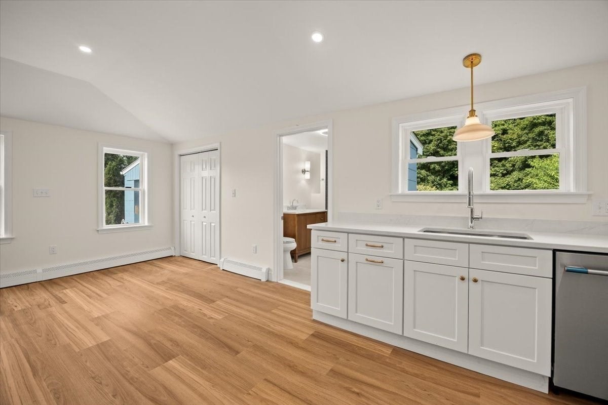 75 Ottawa St, Attleboro, MA Photo #17