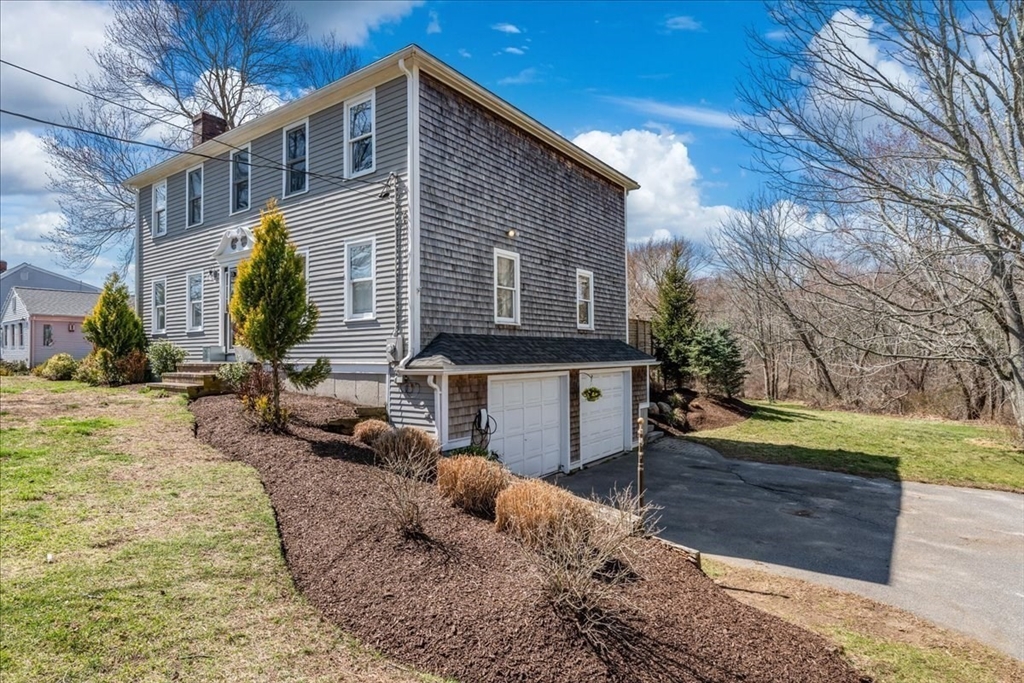 348 Thompson St