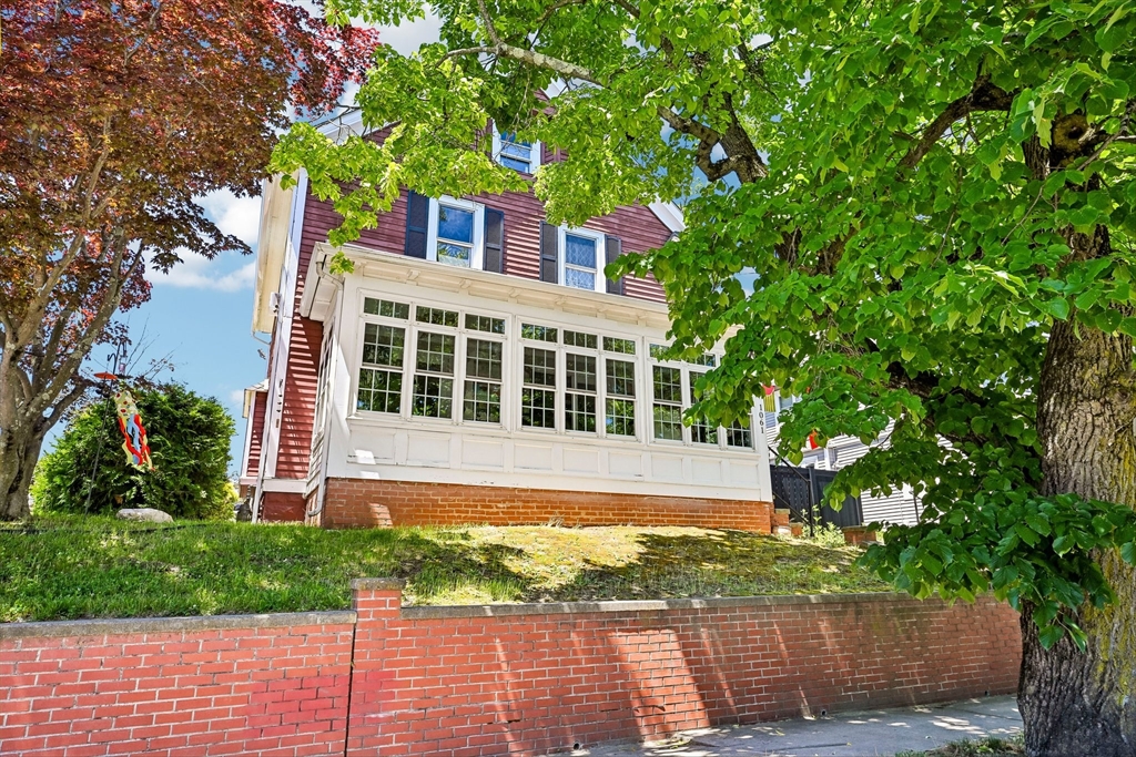 1061 Narragansett Blvd