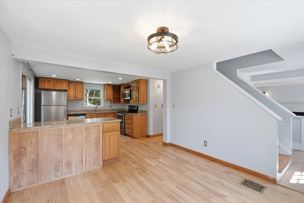 106 Bourne Rd, Plymouth, MA Photo #14