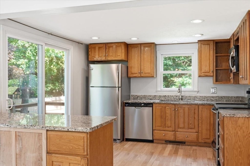 106 Bourne Rd, Plymouth, MA Photo #12