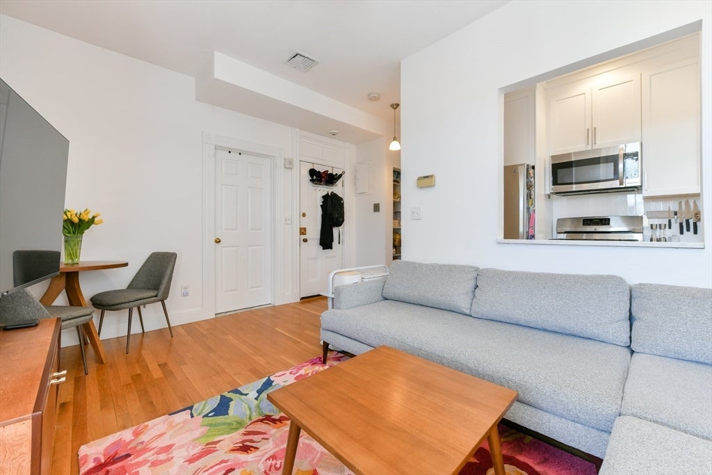 529 E Broadway 4