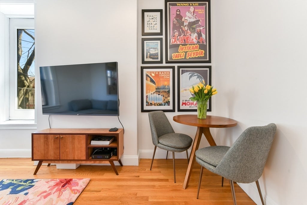 529 E Broadway 4