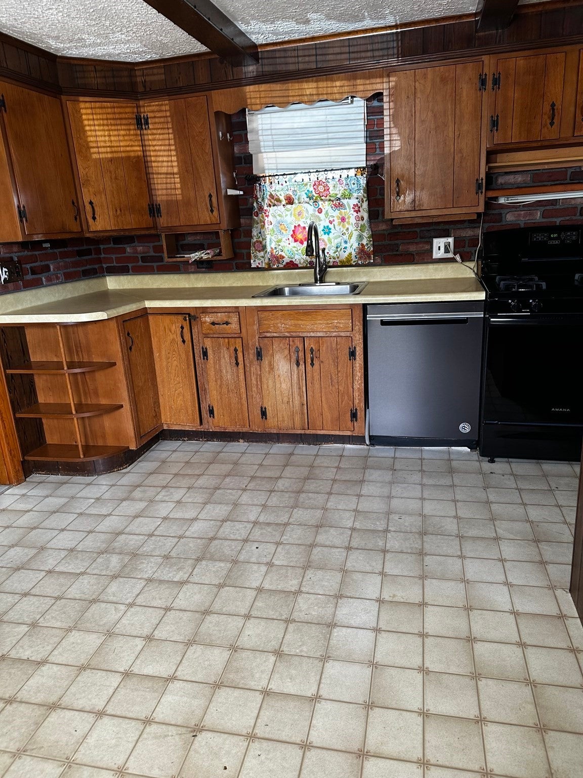 168 Howard St, Lawrence, MA, 168 Howard St, Lawrence, MA Photo #4