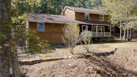 84 Anderson Rd Ware MA 01082