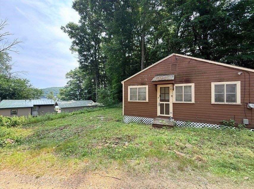 11 Chandler Rd, Holland, MA Photo #9