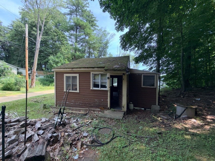 11 Chandler Rd, Holland, MA Photo #8