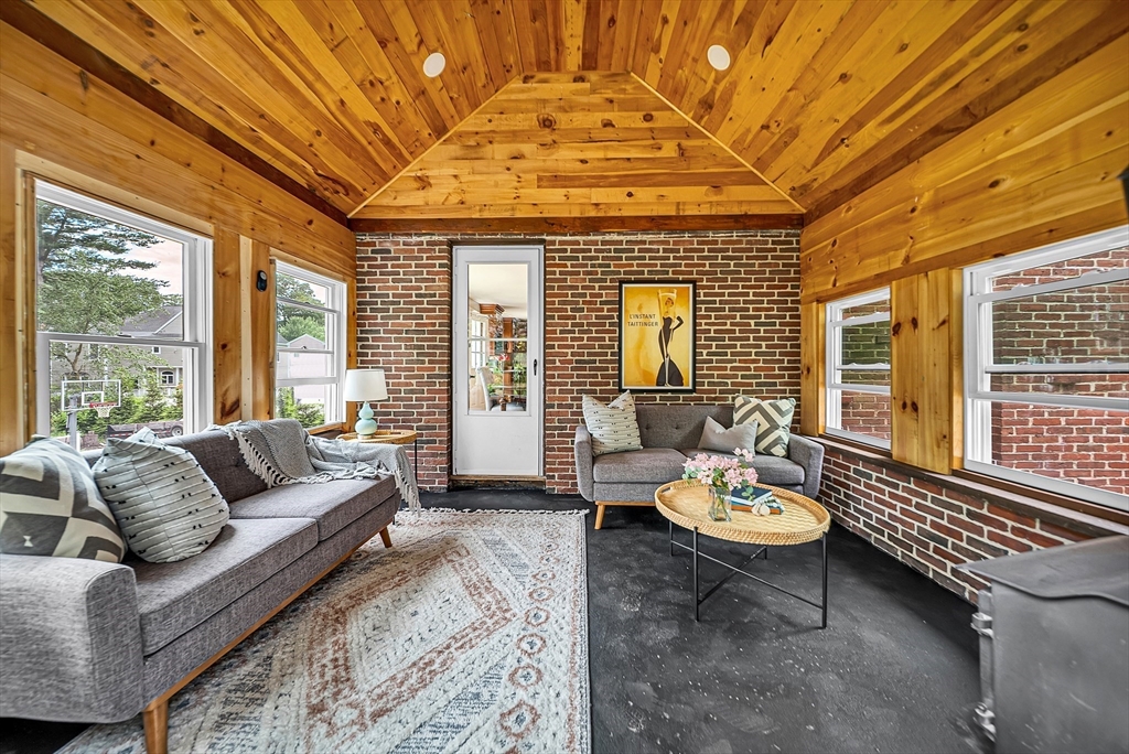 Needham, Massachusetts 02494, United States, 5 Bedrooms Bedrooms, ,3 BathroomsBathrooms,Residential,Active,168447