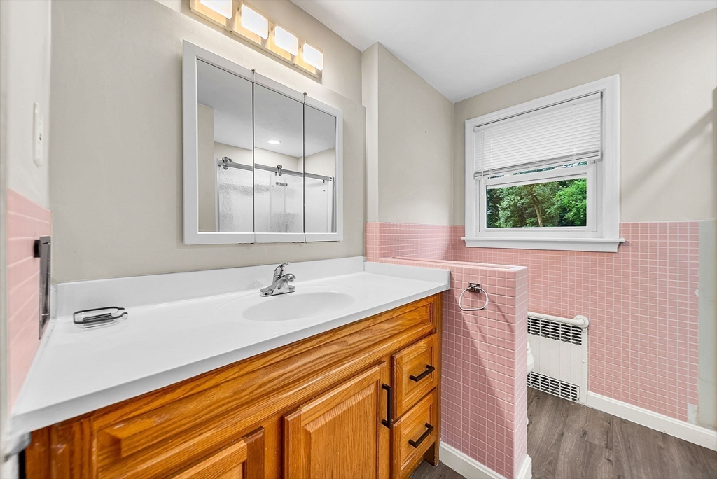 Needham, Massachusetts 02494, United States, 5 Bedrooms Bedrooms, ,3 BathroomsBathrooms,Residential,Active,168447