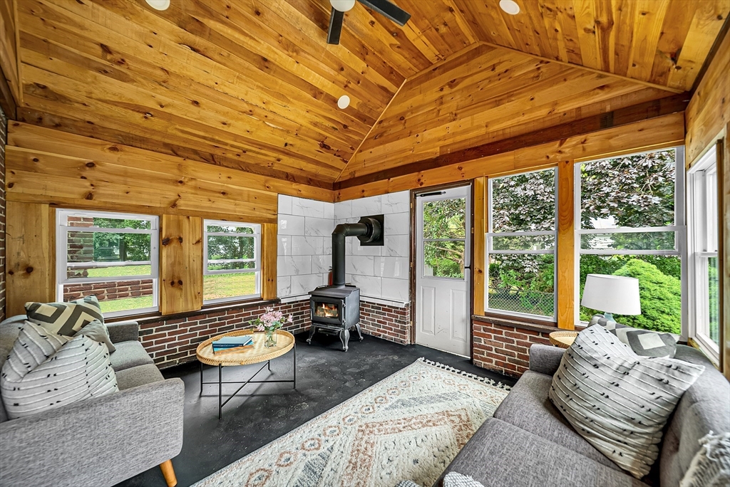 Needham, Massachusetts 02494, United States, 5 Bedrooms Bedrooms, ,3 BathroomsBathrooms,Residential,Active,168447