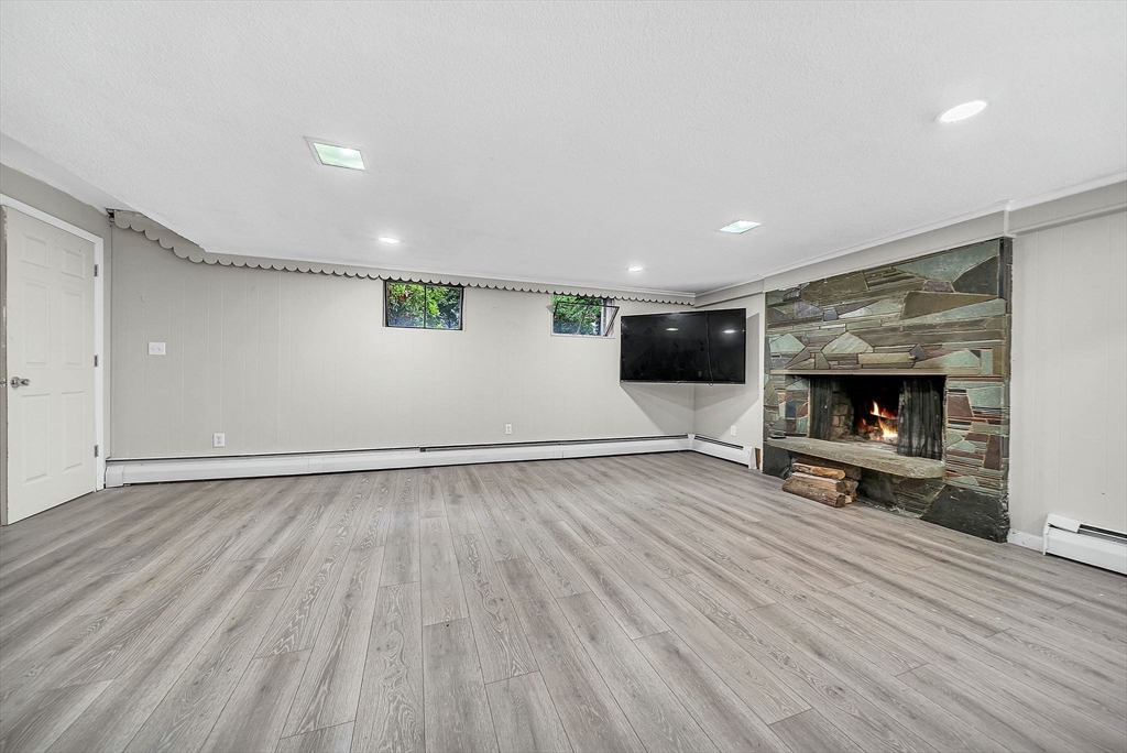 Needham, Massachusetts 02494, United States, 5 Bedrooms Bedrooms, ,3 BathroomsBathrooms,Residential,Active,168447