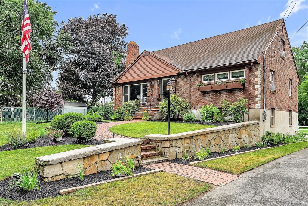 Needham, Massachusetts 02494, United States, 5 Bedrooms Bedrooms, ,3 BathroomsBathrooms,Residential,Active,168447