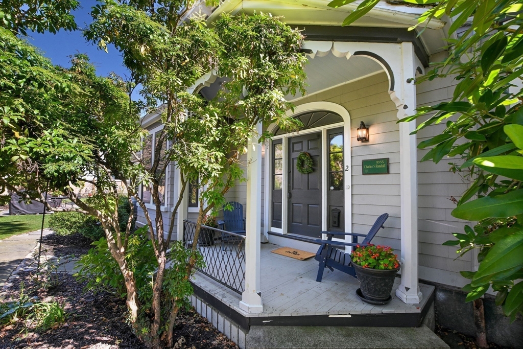 49 Hawthorn St