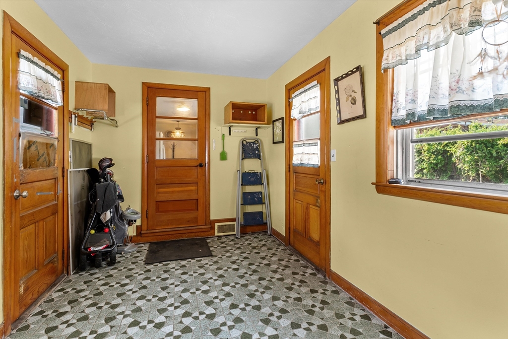 26 E Dexter Ave