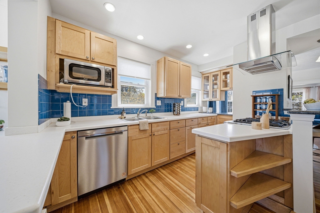 52 Greenleaf Ave 52