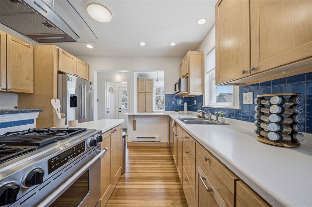 52 Greenleaf Ave 52