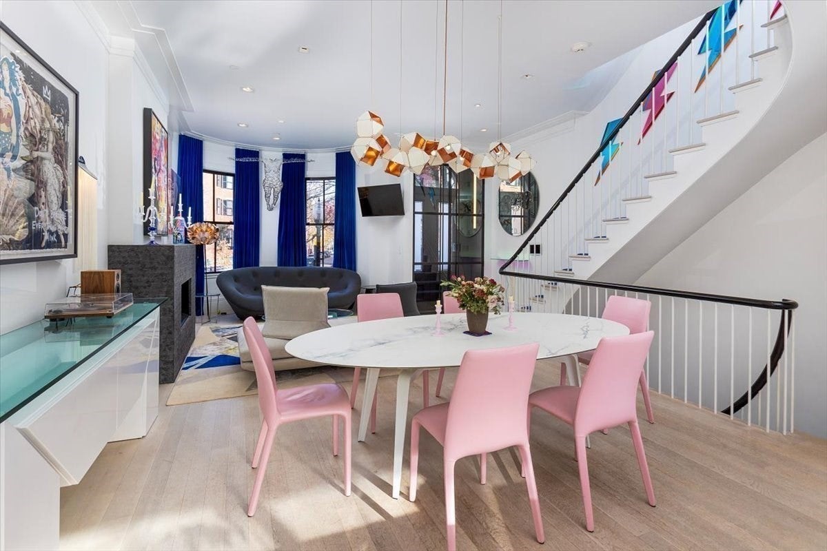 158 W Canton St