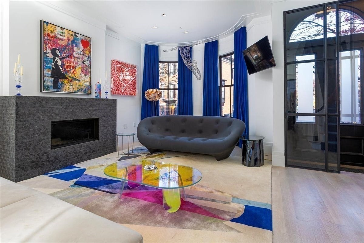 158 W Canton St
