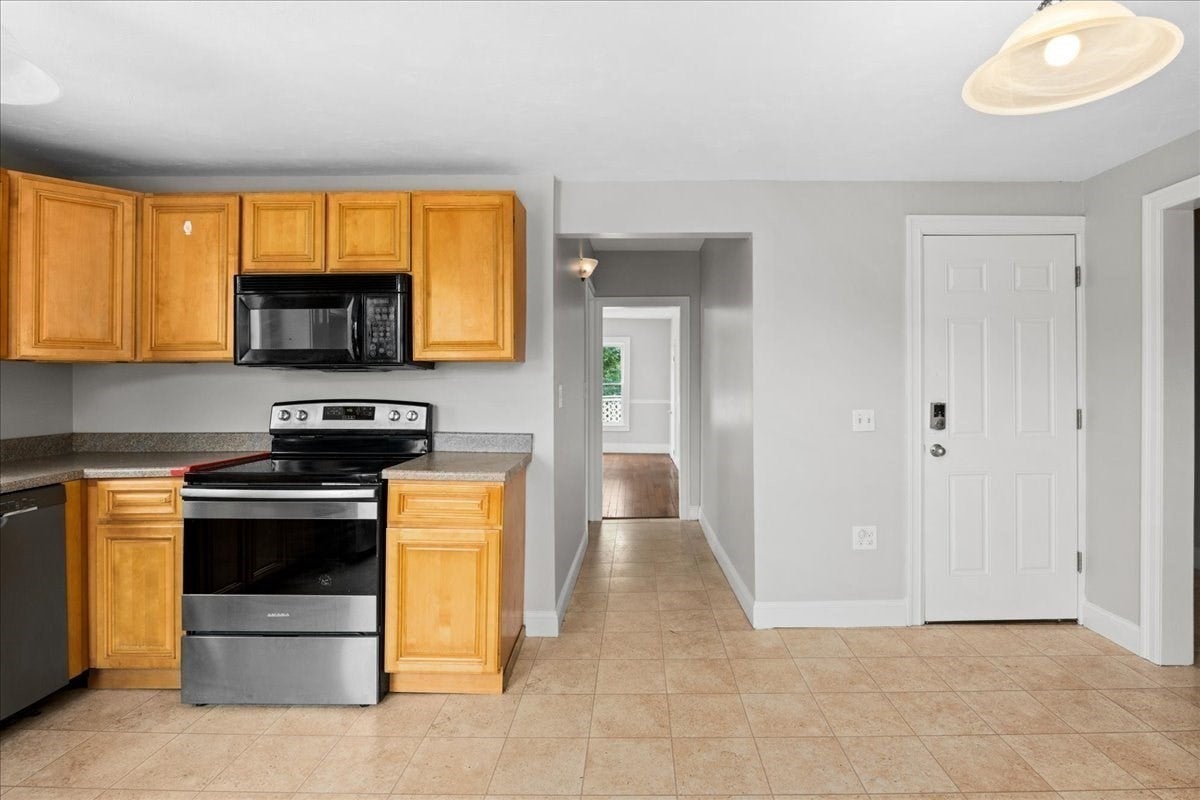 36 Cedar St, Worcester, MA, 36 Cedar St, Worcester, MA Photo #6
