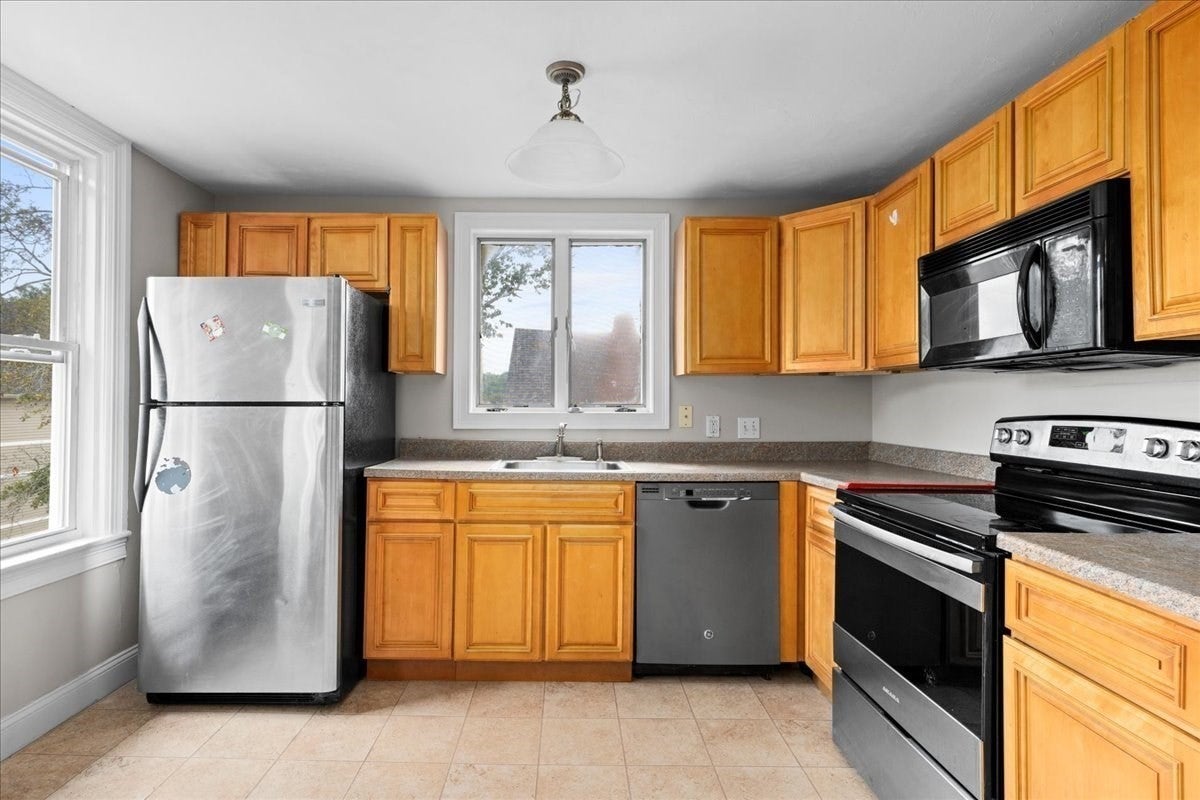 36 Cedar St, Worcester, MA, 36 Cedar St, Worcester, MA Photo #5