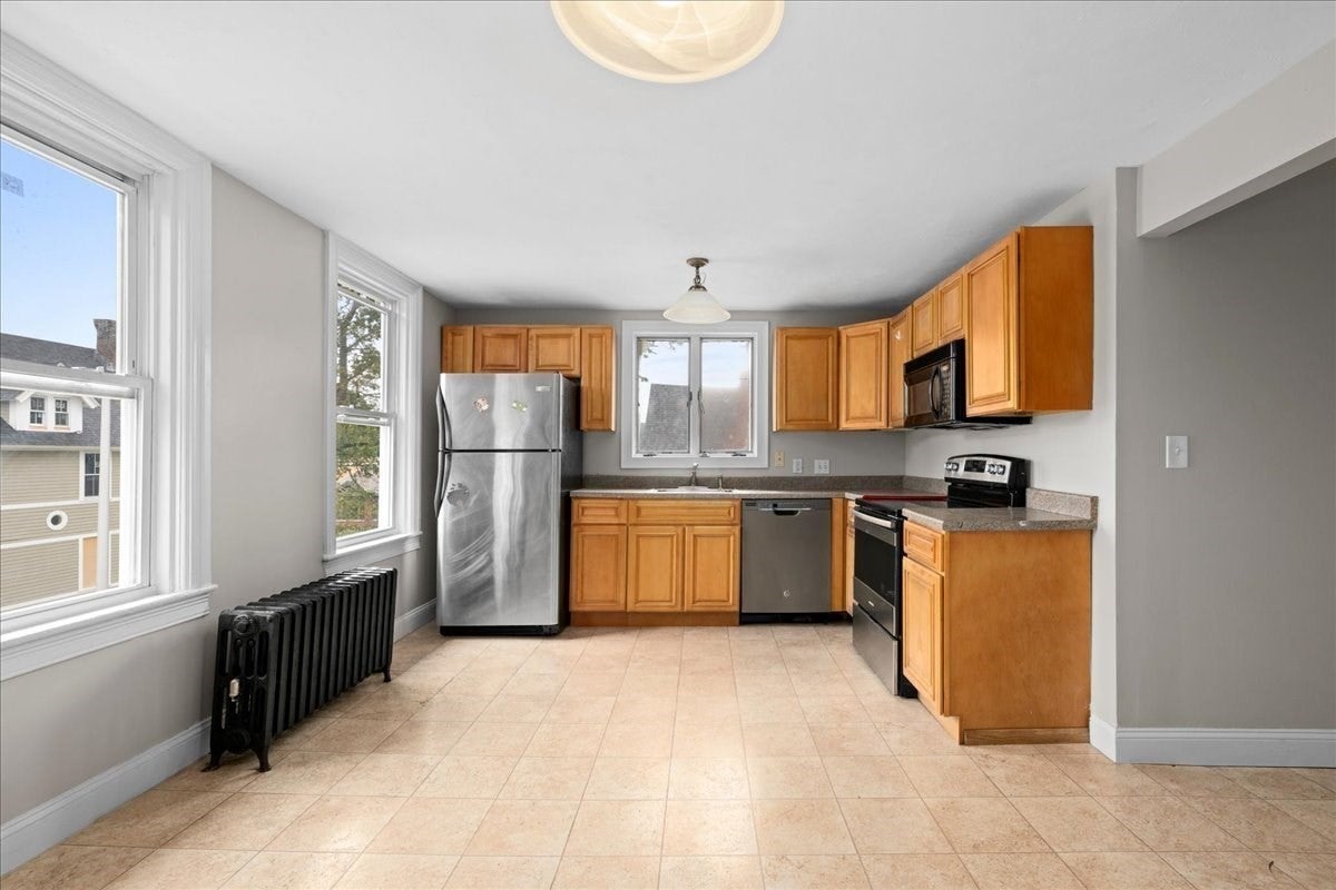36 Cedar St, Worcester, MA, 36 Cedar St, Worcester, MA Photo #4