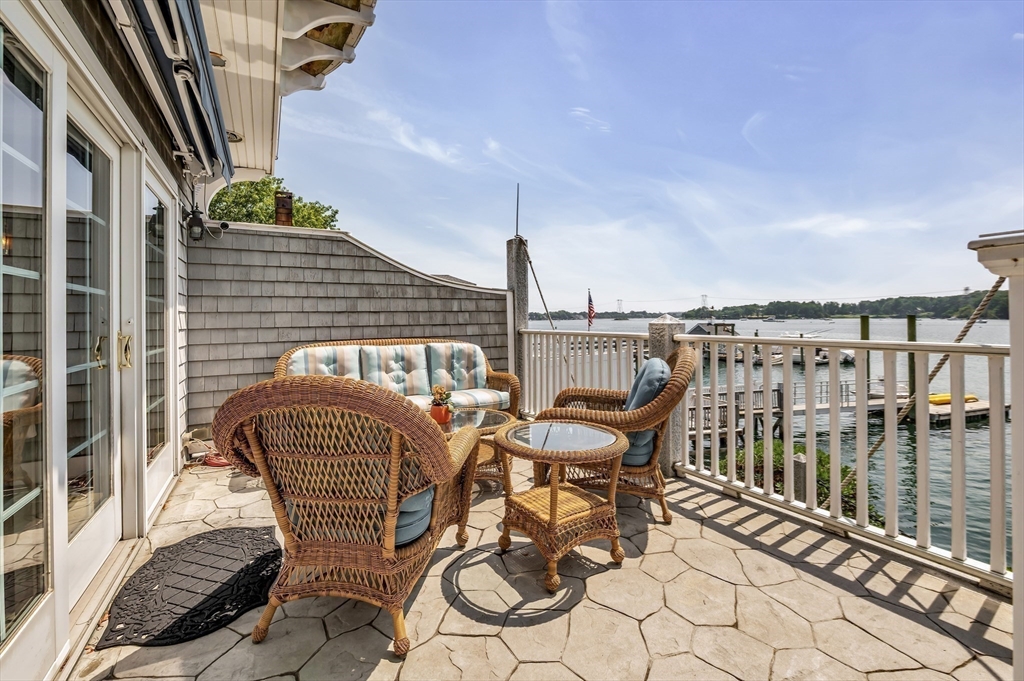 33 Crescent Ave