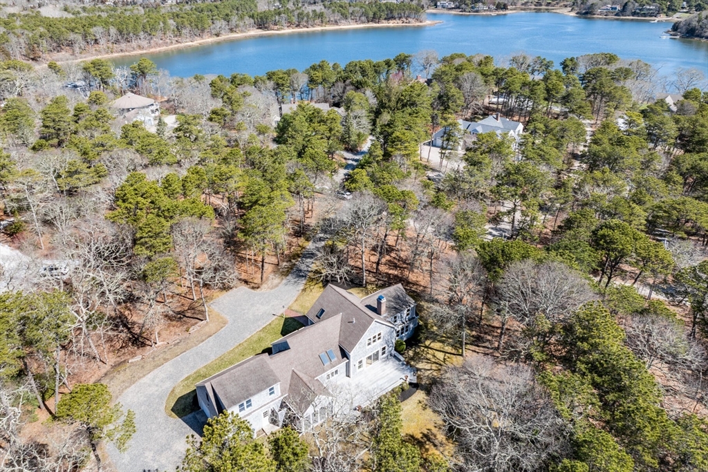 35 Pershing Ln