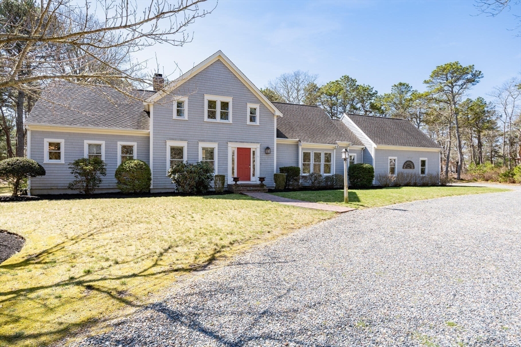 35 Pershing Ln