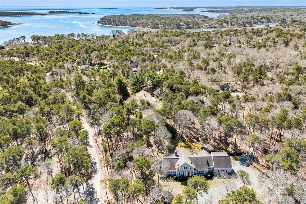 35 Pershing Ln
