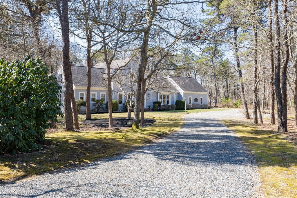 35 Pershing Ln