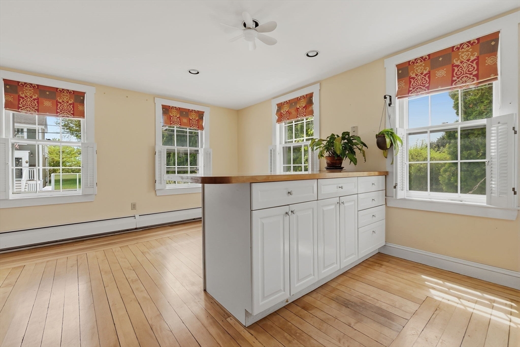 9 Mount Vernon ST, Marblehead, MA Photo #8