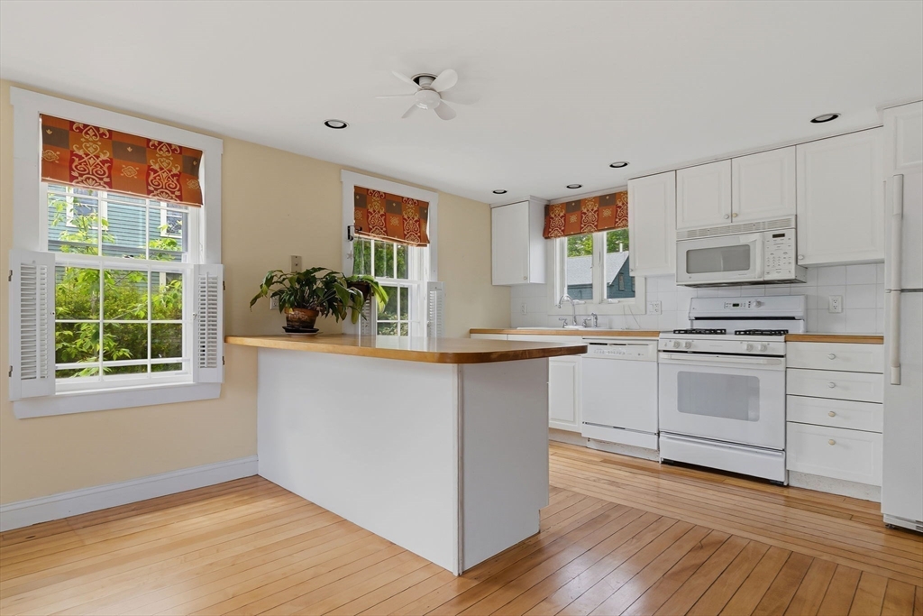 9 Mount Vernon ST, Marblehead, MA Photo #10